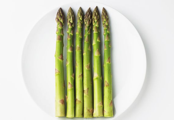 Asparagus, Vegetable, Green, Asparagus, Food, Plant, Produce, Plant stem, Plate, Vegetarian food, 