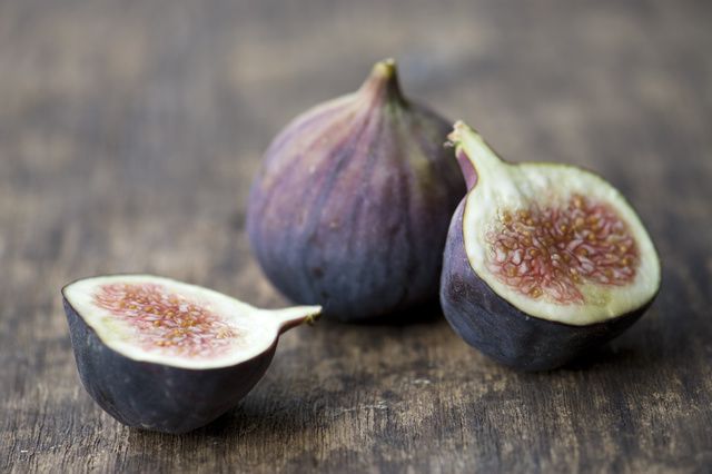 Common fig, Food, Natural foods, Superfood, Fig, Plant, Ingredient, Fruit, Produce, Mulberry family, 