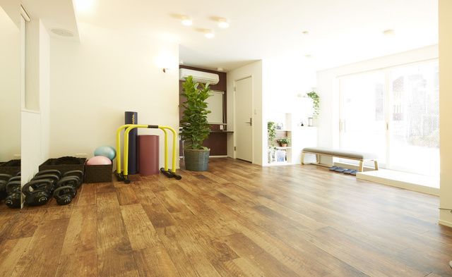 Floor, Wood flooring, Laminate flooring, Flooring, Property, Hardwood, Room, Wood, Building, Real estate, 