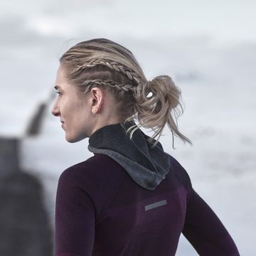 Hair, Wetsuit, Hairstyle, Blond, Beauty, Personal protective equipment, Fashion, Photography, Outerwear, Neck, 