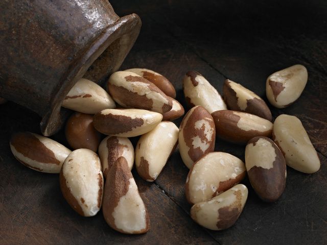 Food, Nut, Nuts & seeds, Brazil nut, Plant, Lecythidaceae, Ingredient, Produce, Cuisine, 