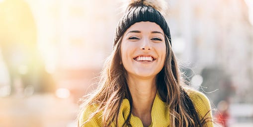 Hair, Face, Facial expression, Skin, Beauty, Smile, Hairstyle, Yellow, Eyebrow, Lip, 