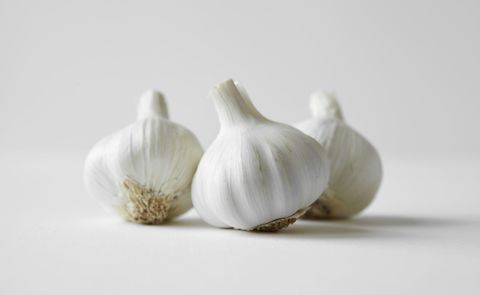 Garlic, Ingredient, Vegetable, Natural foods, White, Produce, Whole food, Elephant garlic, Still life photography, Local food, 
