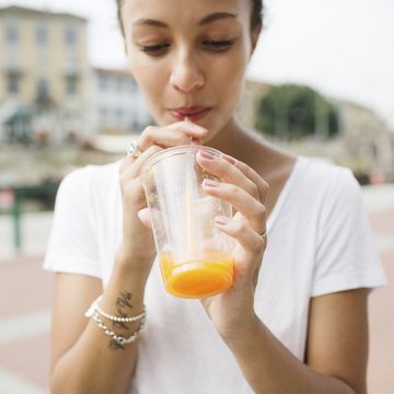 Finger, Drink, Hand, Tableware, Elbow, Summer, Drinking, Alcoholic beverage, Eyelash, Orange juice, 