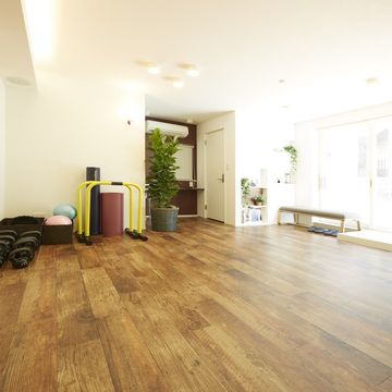 Floor, Laminate flooring, Wood flooring, Flooring, Hardwood, Property, Room, Wood, Interior design, Building, 