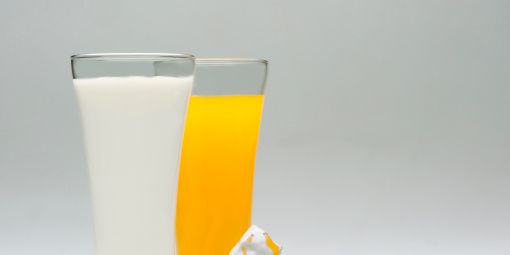 朝はオレンジジュース それともミルク