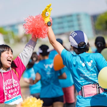 Yellow, Community, Balloon, Cap, Celebrating, Fan, Team, Cheering, Public event, Baseball cap, 