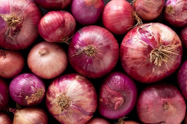 Natural foods, Red onion, Local food, Vegetable, Onion, Shallot, Food, Plant, Yellow onion, Allium, 