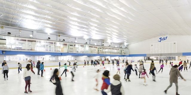 Ice rink, Ice skating, Skating, Recreation, Building, Winter sport, Ice skate, Ice, Leisure, Sports equipment, 