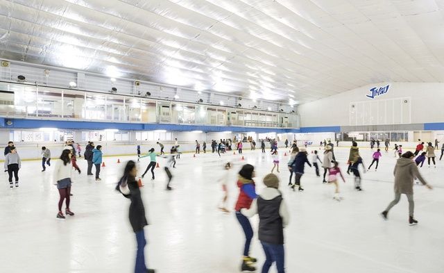 Ice rink, Ice skating, Skating, Recreation, Building, Winter sport, Ice skate, Ice, Leisure, Sports equipment, 