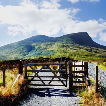 Highland, Mountain, Nature, Natural landscape, Sky, Mountainous landforms, Hill, Wilderness, Cloud, Fell, 