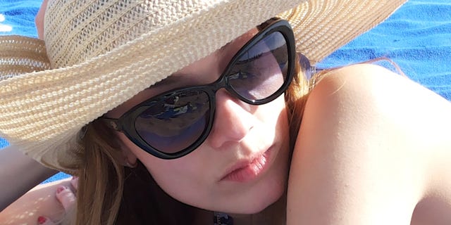 Eyewear, Sunglasses, Hair, Cool, Sun tanning, Hat, Glasses, Lip, Beauty, Selfie, 