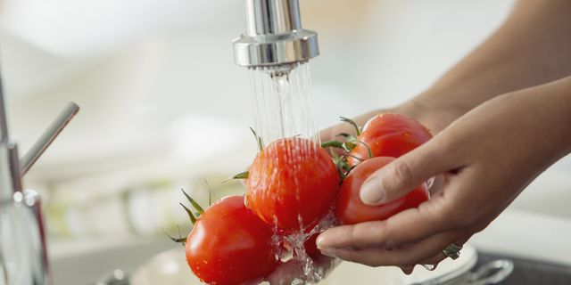 Food, Vegetable, Fruit, Tomato, Kitchen appliance, Solanum, Cuisine, Dish, Hand, Washing, 