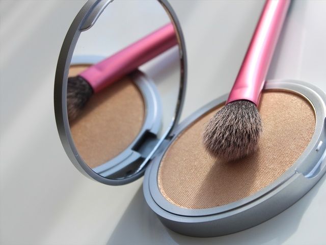 Brush, Cosmetics, Pink, Beauty, Face powder, Material property, Eye shadow, 
