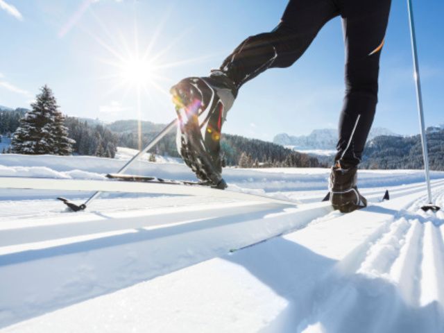 Snow, Winter, Recreation, Footwear, Sky, Ski, Cross-country skiing, Snowshoe, Ski boot, Nordic skiing, 