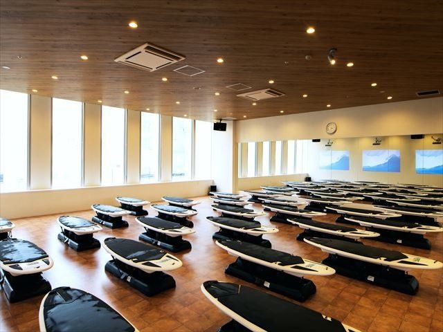 Building, Conference hall, Room, Ceiling, Floor, Physical fitness, Interior design, Sky, Flooring, Auditorium, 