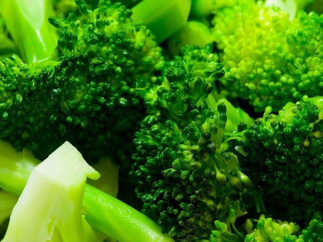 Green, Leaf vegetable, Cruciferous vegetables, Vegetable, Broccoli, Plant, Vegetarian food, Organism, Food, Chlorophyta, 