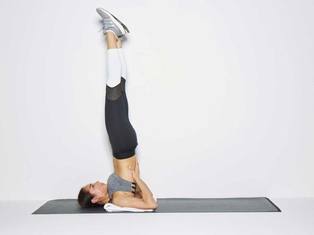 Shoulder, Physical fitness, Joint, Leg, Arm, Knee, Balance, Yoga mat, Human body, Mat, 