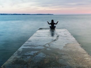 生理の時に足や顔がむくみがひどい 生理中のむくみを解消する方法8つ
