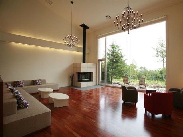 Room, Interior design, Floor, Wood flooring, Ceiling, Property, Hardwood, Furniture, Building, Laminate flooring, 