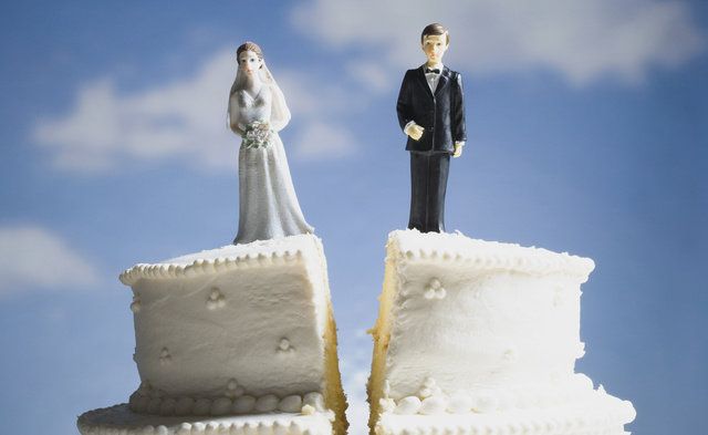 Wedding cake, Wedding ceremony supply, Icing, Buttercream, Figurine, Cake, White cake mix, Torte, Bride, Cake decorating, 