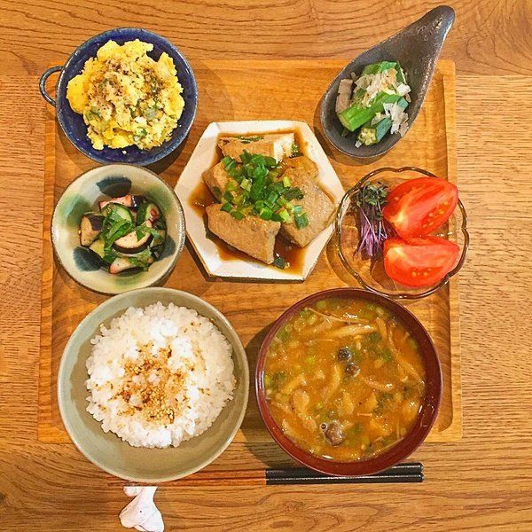 Dish, Food, Cuisine, Meal, Steamed rice, Ingredient, Lunch, Produce, Comfort food, Takikomi gohan, 
