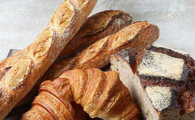 Bread, Baguette, Food, Hard dough bread, Biga, Viennoiserie, Loaf, Baked goods, Cuisine, Sourdough, 