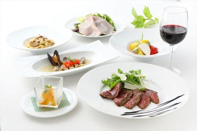 Dish, Cuisine, Food, Meal, Ingredient, À la carte food, Garnish, Roast beef, Meat, Breakfast, 