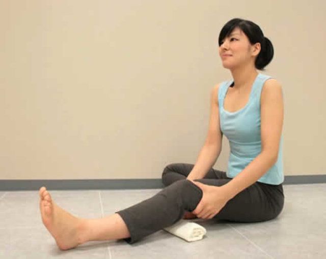 Sitting, Physical fitness, Leg, Shoulder, Thigh, Arm, Pilates, Joint, Human leg, Knee, 