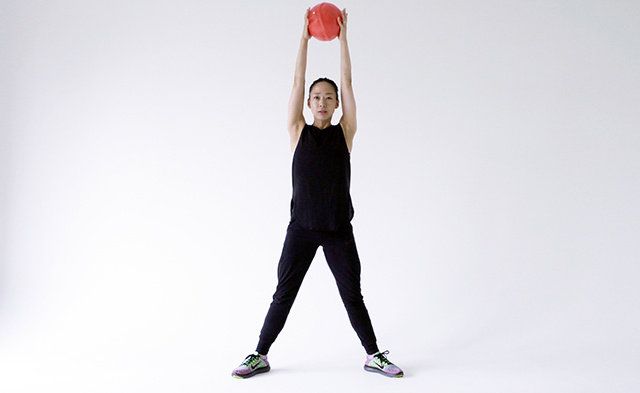 Shoulder, Elbow, Human leg, Standing, Waist, Wrist, Knee, Muscle, Active pants, Dancer, 