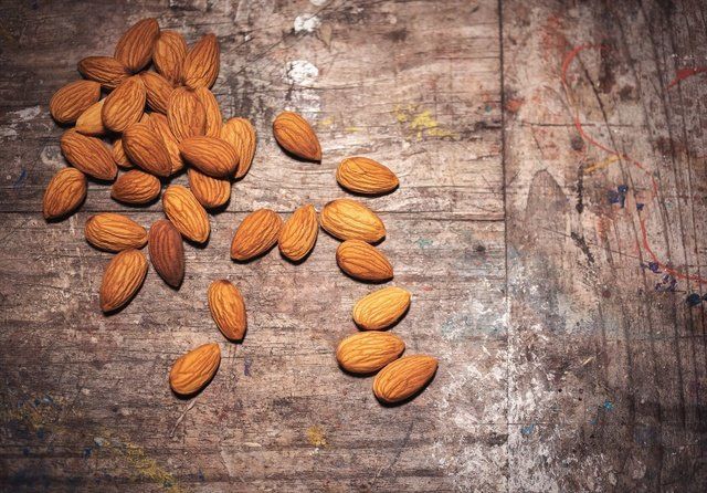Almond, Apricot kernel, Nut, Nuts & seeds, Food, Plant, Dried fruit, Tree, Prunus, Produce, 