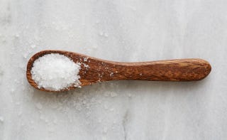 塩を使って肌 髪 歯 爪に磨きをかける9つの方法