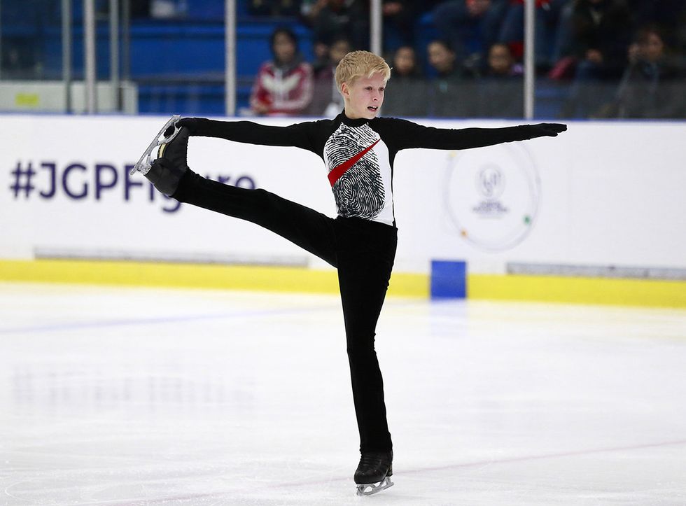 Figure skate, Sports, Skating, Ice skating, Figure skating, Ice skate, Jumping, Axel jump, Ice dancing, Recreation, 