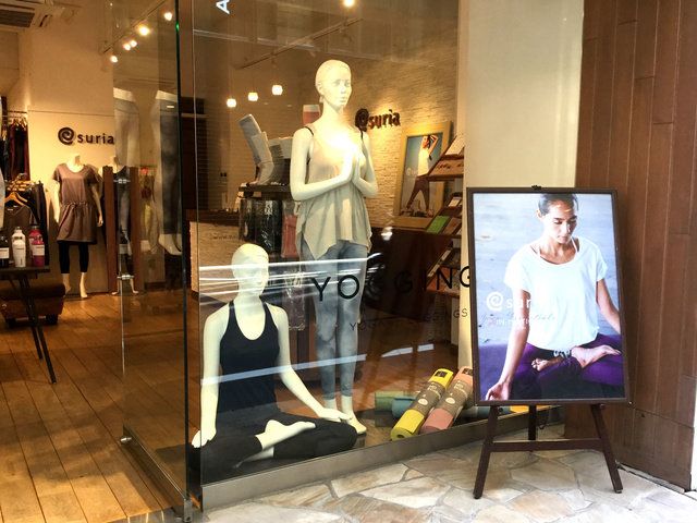 Mannequin, Art, Display window, Retail, Display case, Picture frame, Visual arts, Collection, Easel, Museum, 