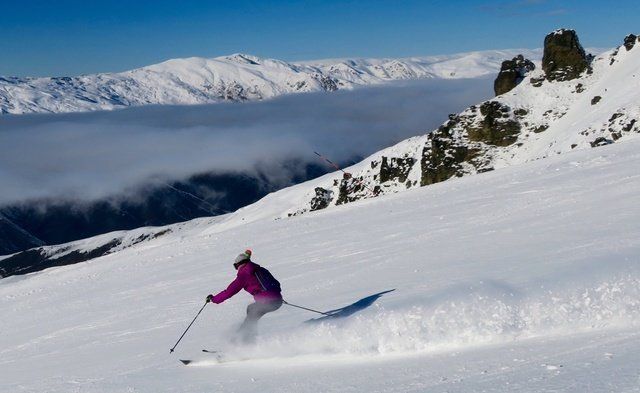 Snow, Skier, Ski, Skiing, Piste, Winter sport, Geological phenomenon, Outdoor recreation, Glacial landform, Winter, 