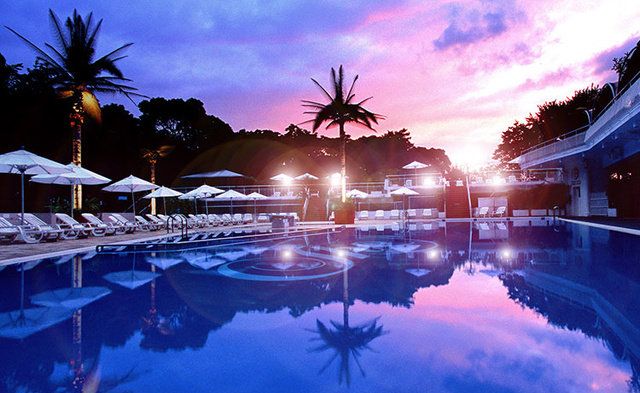 Swimming pool, Sky, Resort, Palm tree, Tree, Water, Vacation, Resort town, Leisure, Arecales, 