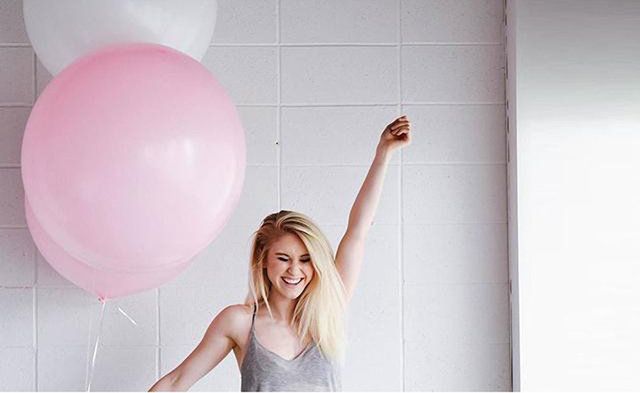 Balloon, Pink, Beauty, Party supply, Blond, Shoulder, Arm, Smile, Leg, Photography, 