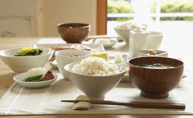 Food, Dish, Steamed rice, White rice, Cuisine, Porcelain, Ingredient, Rice, Comfort food, Meal, 