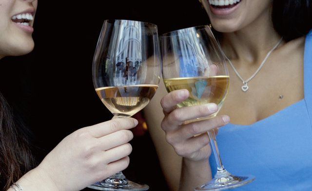 Stemware, Wine glass, Champagne stemware, Alcohol, Drinkware, Glass, Drink, Snifter, Alcoholic beverage, Hand, 