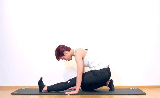 Physical fitness, Shoulder, Yoga mat, Joint, Pilates, Arm, Leg, Yoga, Sitting, Knee, 