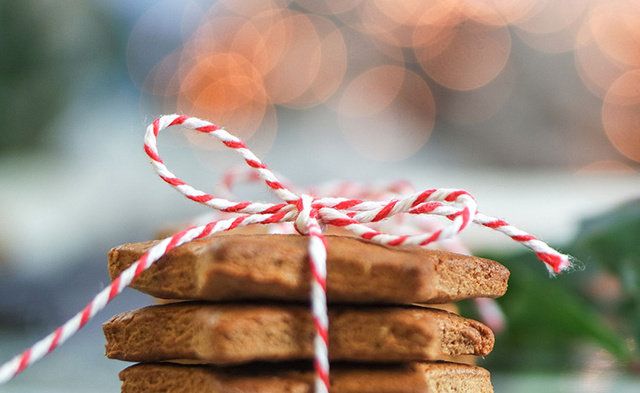 Food, Candy cane, Cookies and crackers, Cookie, Confectionery, Snack, Biscuit, Christmas, Baked goods, Dessert, 
