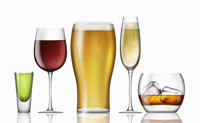 Beer glass, Champagne cocktail, Champagne stemware, Drink, Drinkware, Alcoholic beverage, Stemware, Alcohol, Glass, Wine glass, 