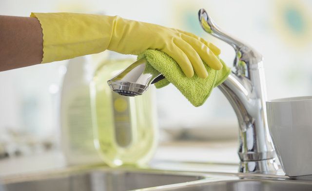 Hand, Glove, Washing, Cleaner, Room, Tap, Plumbing fixture, Juicer, Vegetable, Small appliance, 