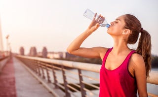 水を飲むことがダイエットに効果的な理由