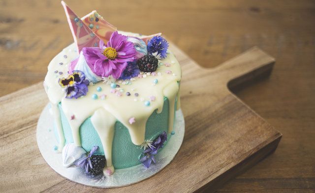 Food, Purple, Cake decorating, Sweetness, Icing, Dessert, Buttercream, Cake, Sugar paste, Torte, 