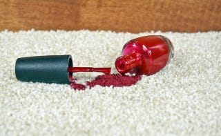 セルフネイルがトレンドの今 押さえておきたい マニキュアをカーペットにこぼしてしまった時の対処法
