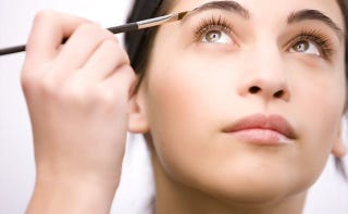 スポーツ女子の強い味方 汗をかいても落ちない眉カラー 眉ティント って知ってる