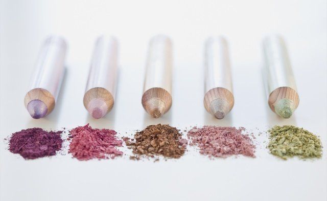 Purple, Lavender, Spice, Ingredient, Chemical compound, Violet, Brush, Makeup brushes, Natural material, Spice mix, 