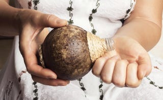 ココナッツオイルを顔に塗っても良いの