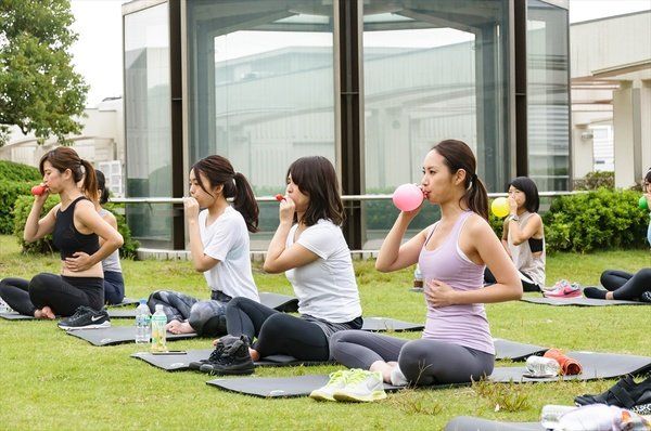 Physical fitness, Pilates, Yoga, Sitting, Exercise, Yoga mat, Room, Leisure, Event, Sportswear, 
